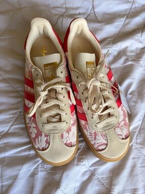 Adidas Giselle Liberty Women's Floral Sneakers in Cream & Pink